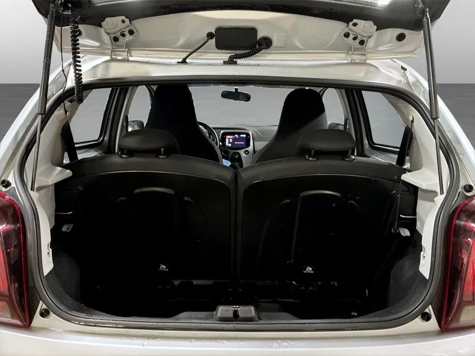 Vehicle image 18