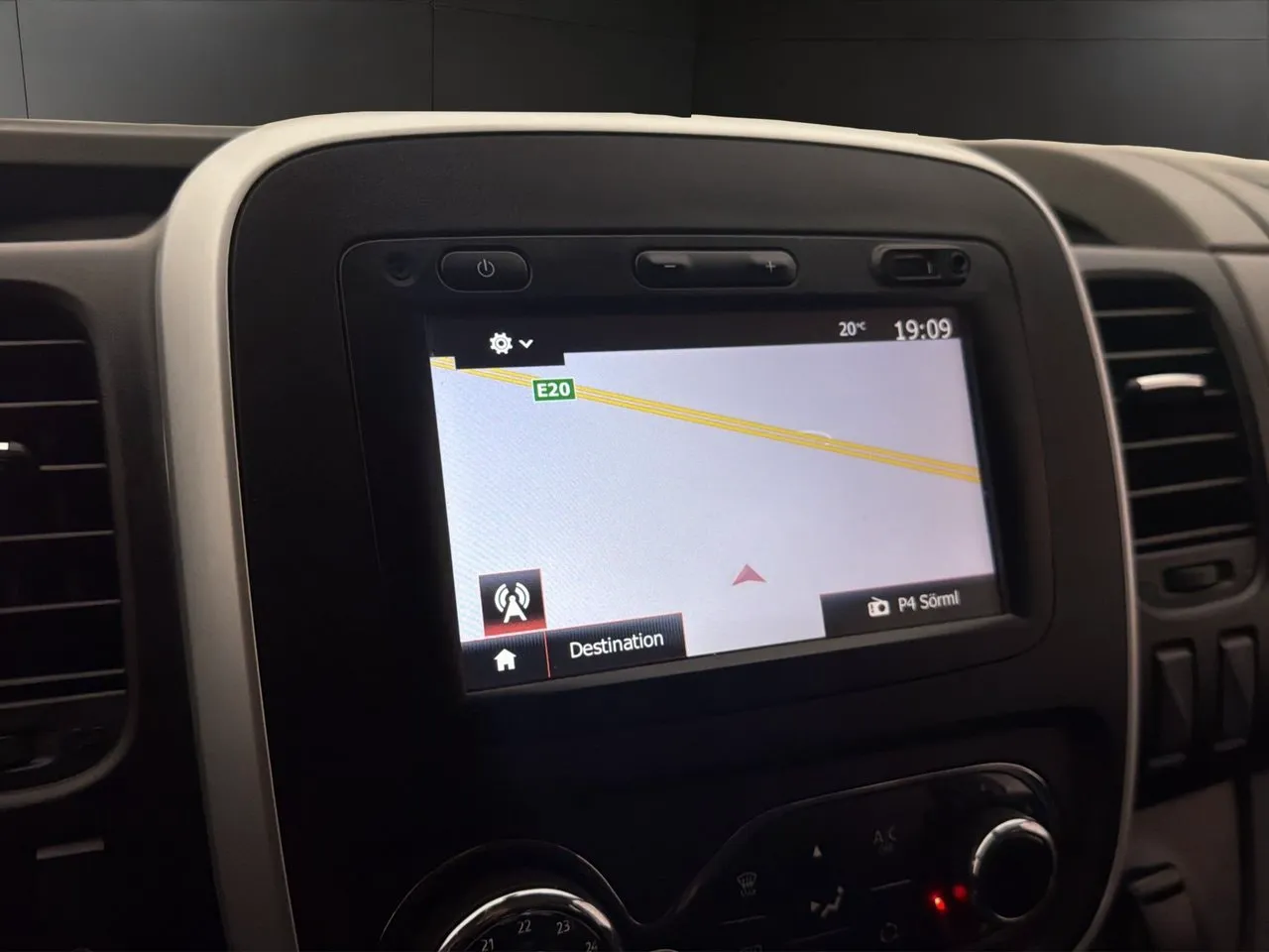 Vehicle image 19
