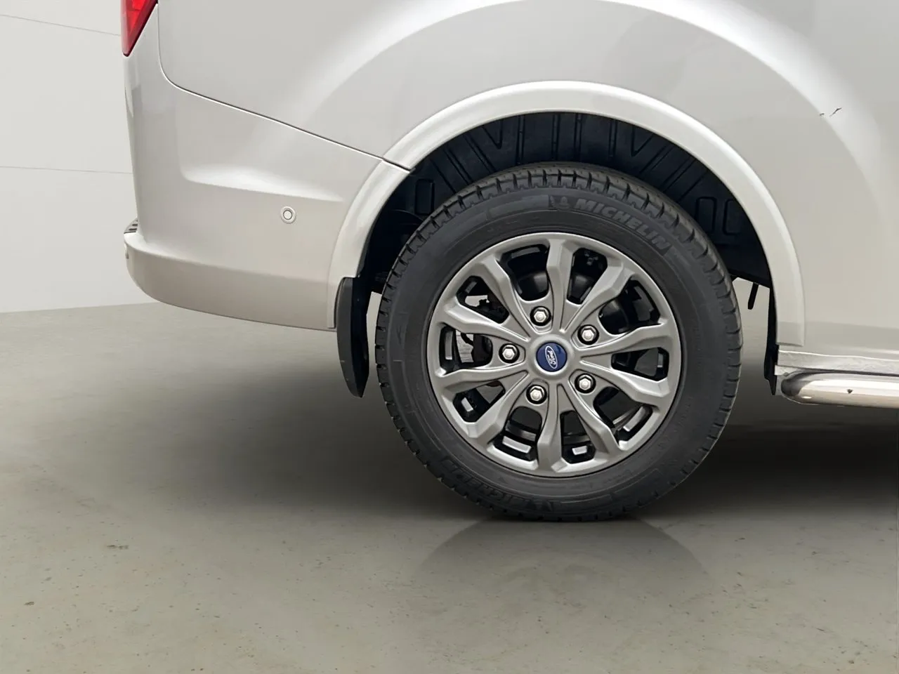 Vehicle image 35