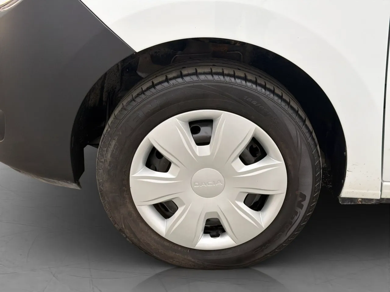 Vehicle image 21