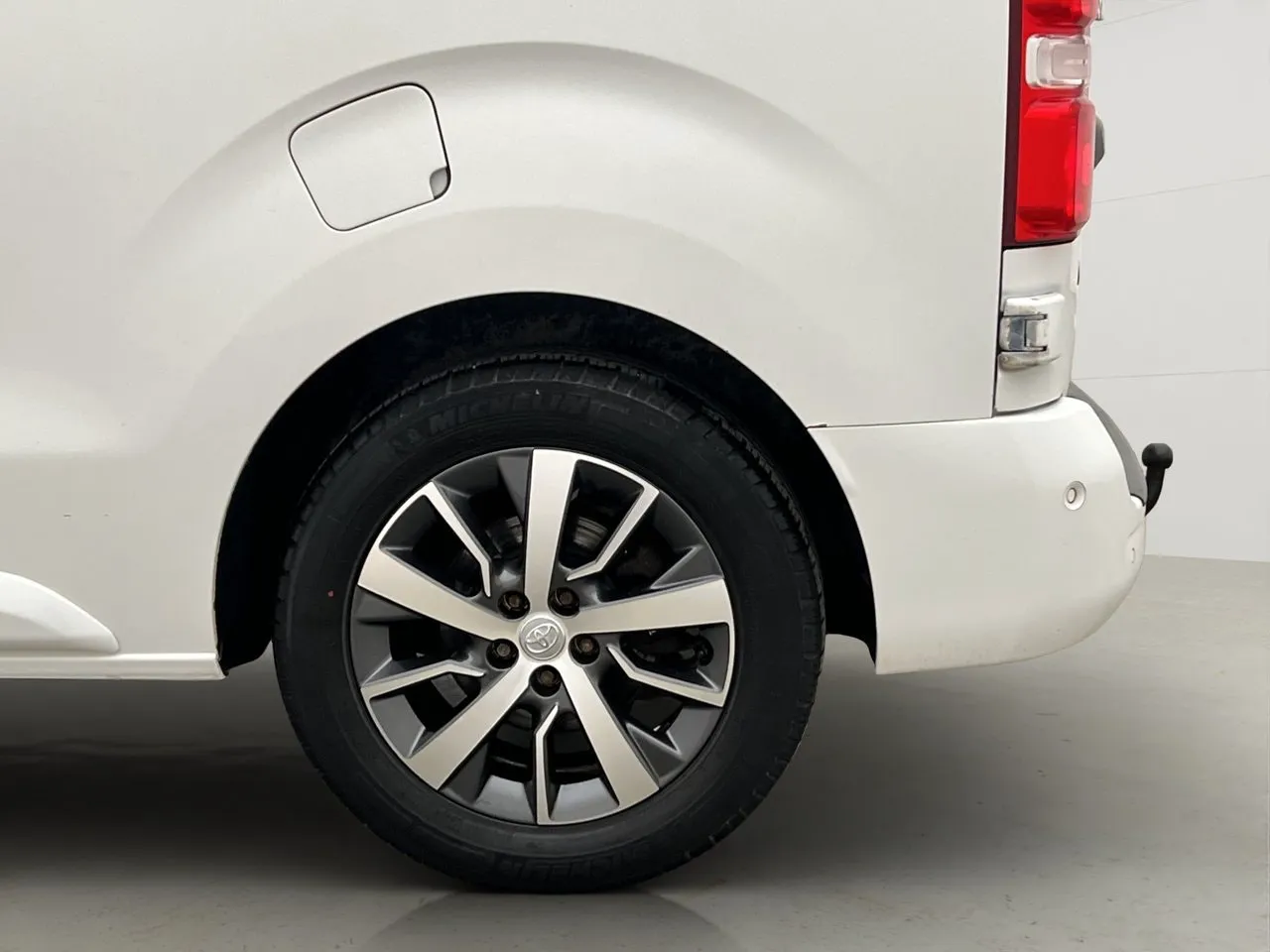 Vehicle image 30