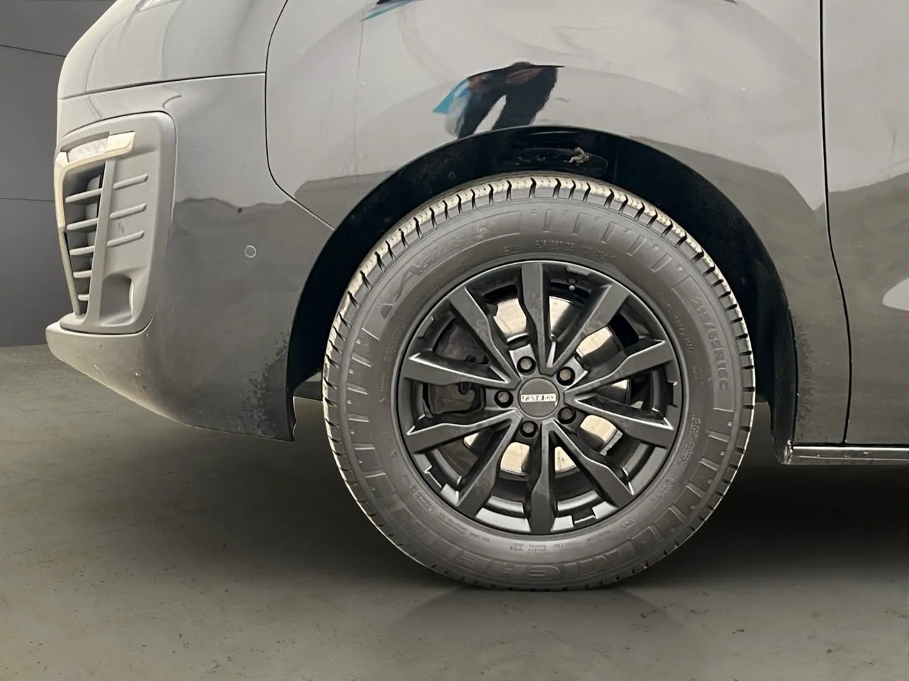 Vehicle image 24