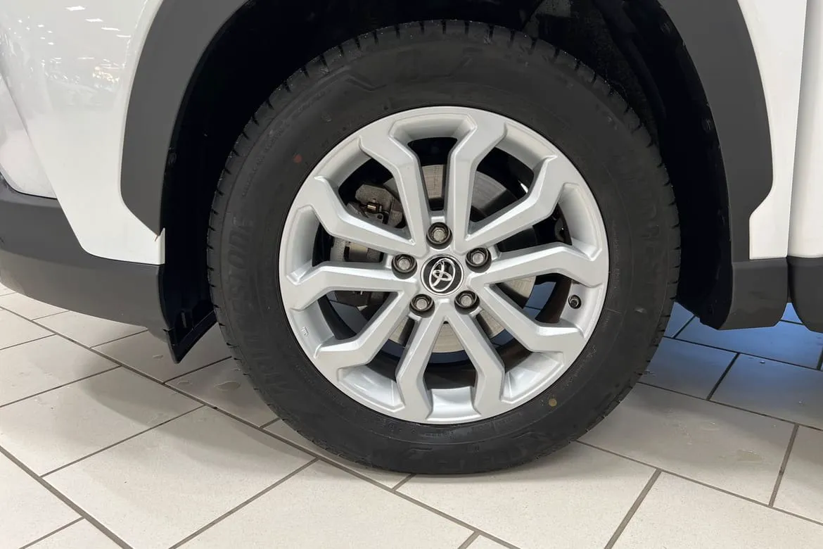 Vehicle image 16