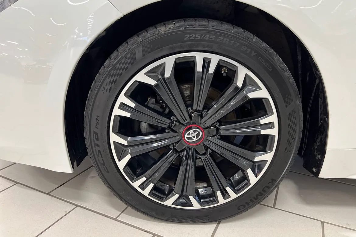 Vehicle image 14