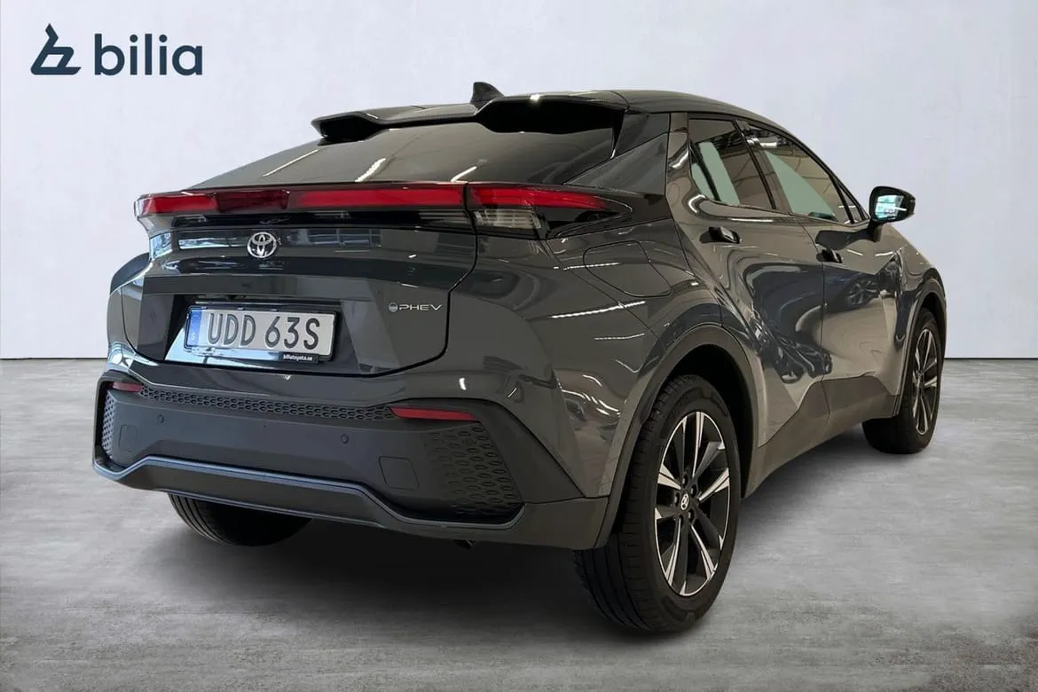 Vehicle image 16