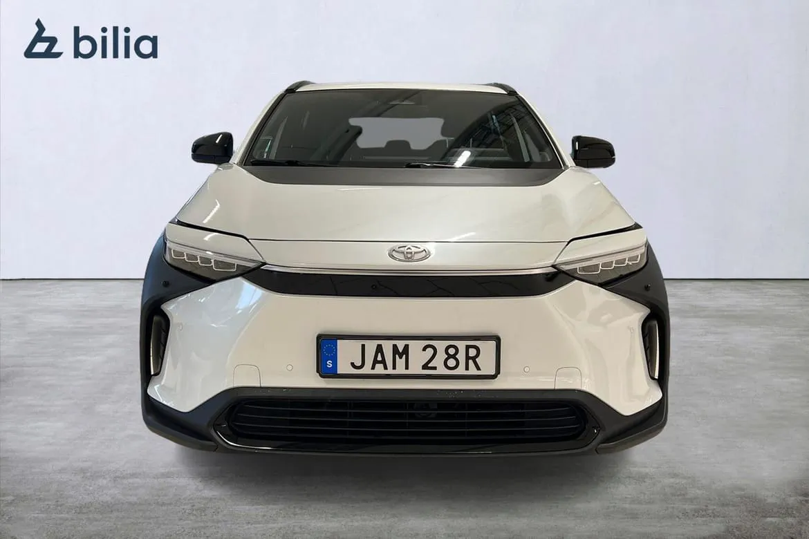 Vehicle image 5