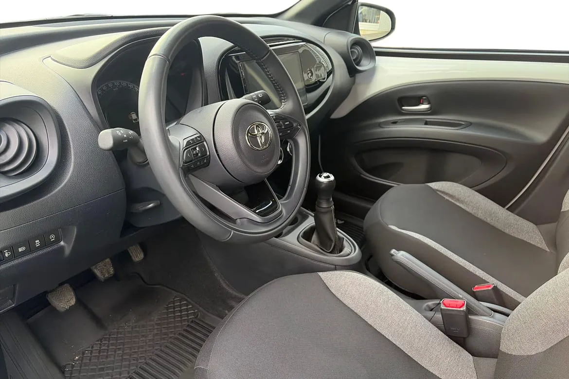 Vehicle image 11