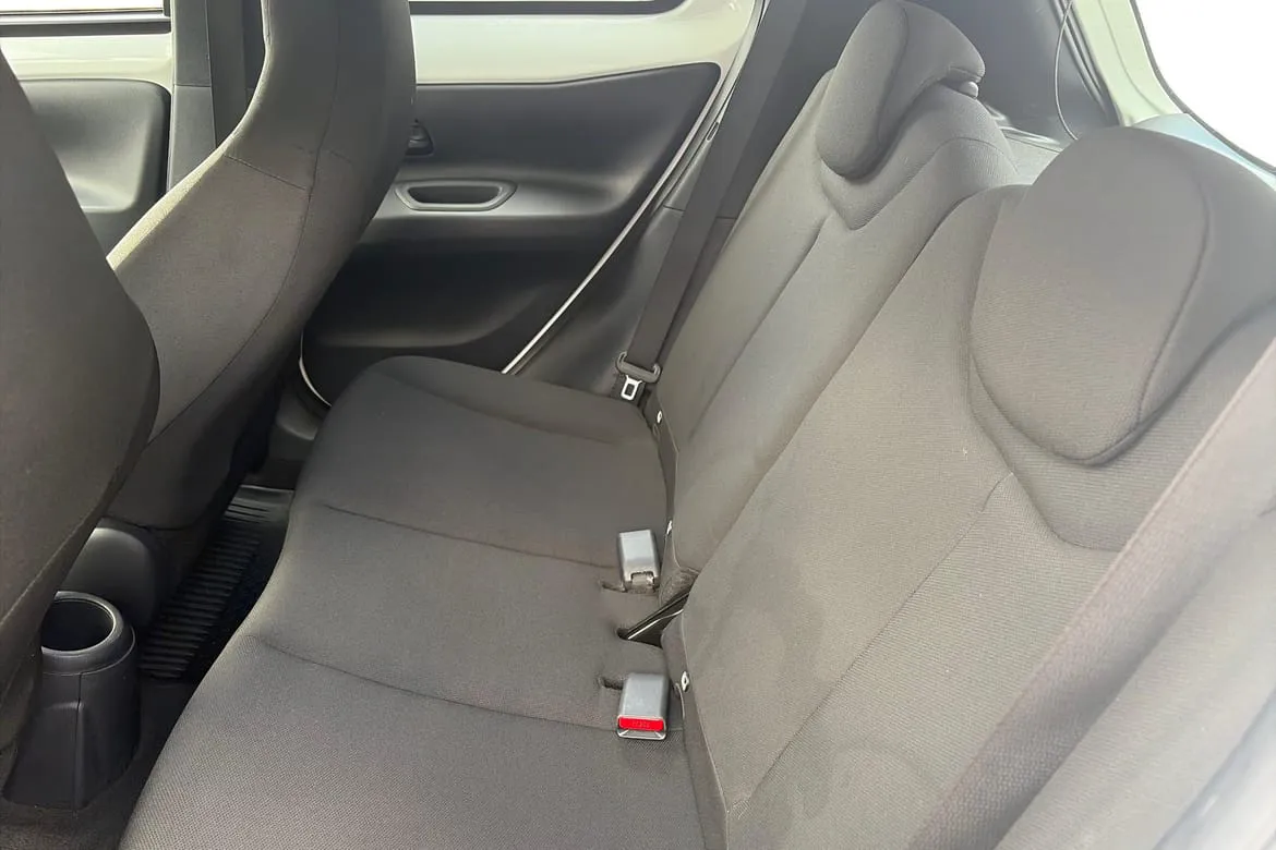Vehicle image 15