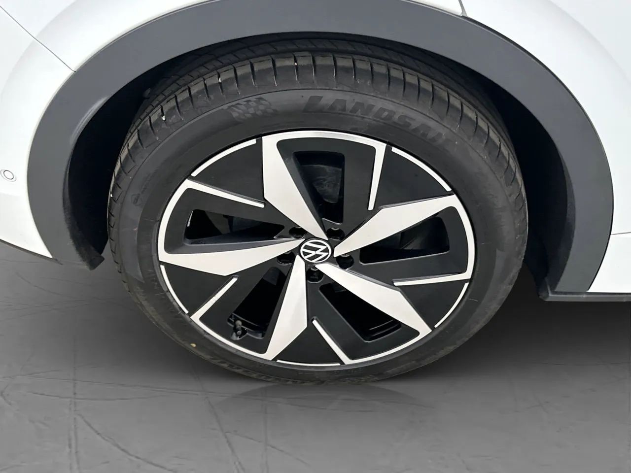 Vehicle image 32