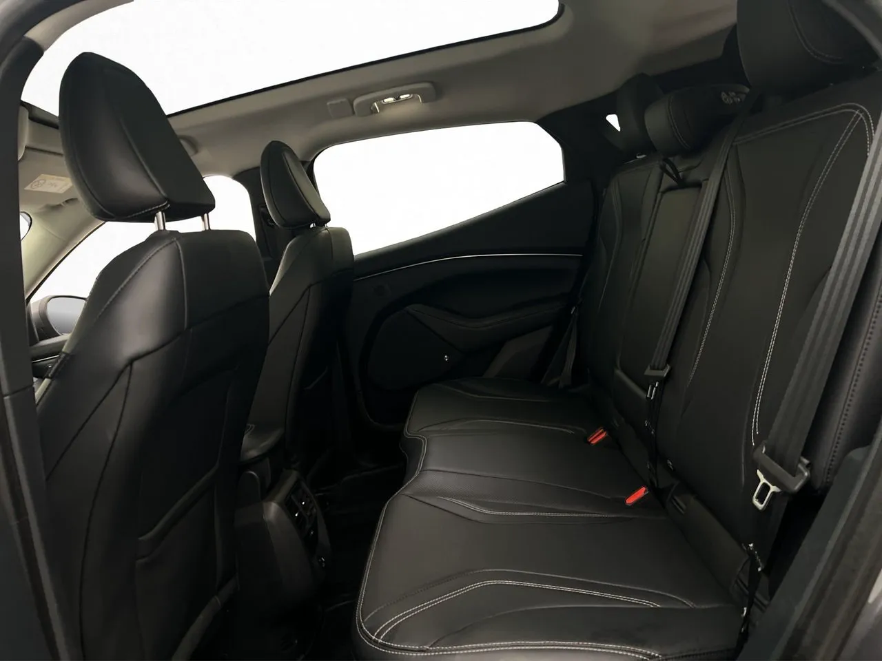 Vehicle image 27