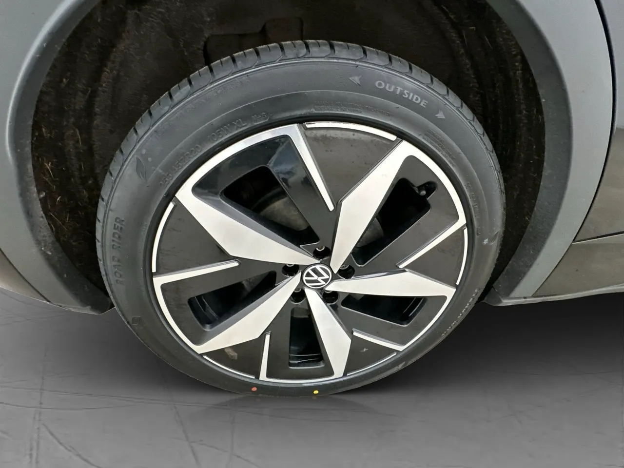 Vehicle image 33