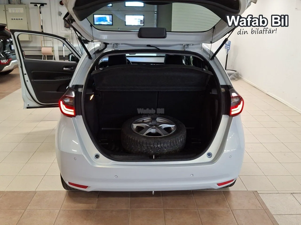 Vehicle image 13