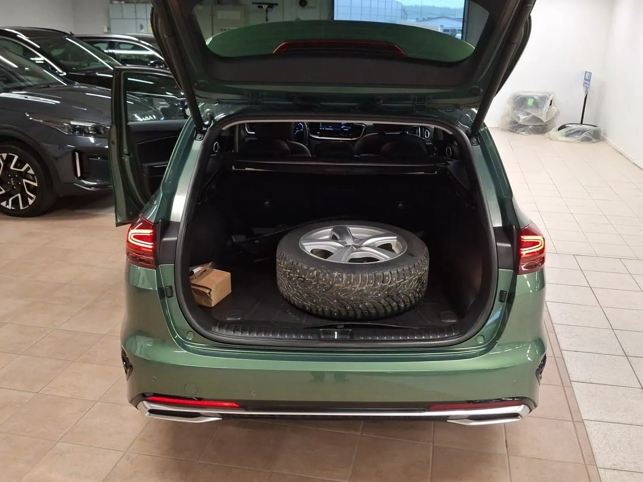Vehicle image 13