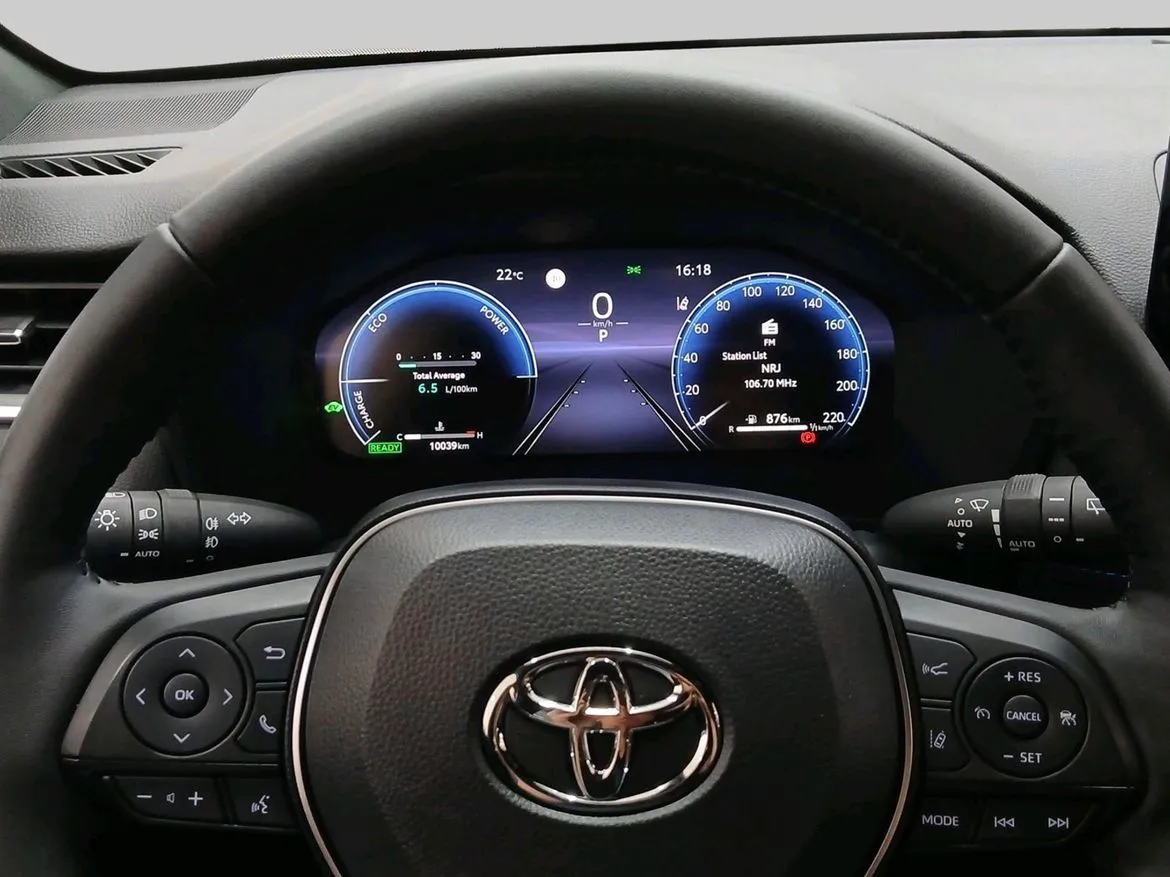 Vehicle image 13
