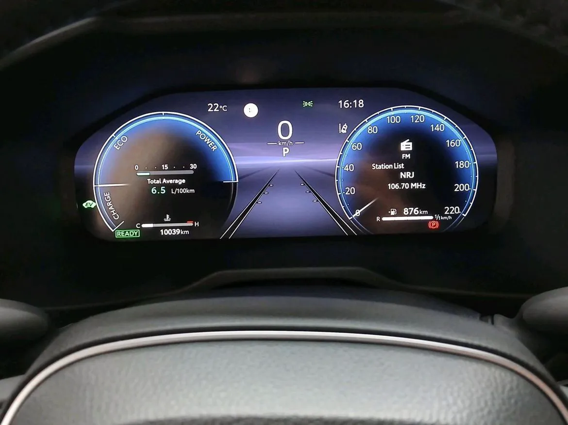 Vehicle image 14