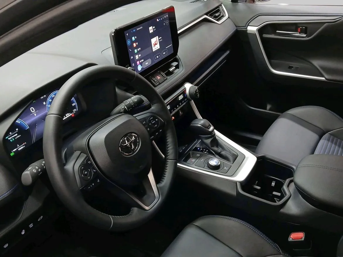 Vehicle image 12