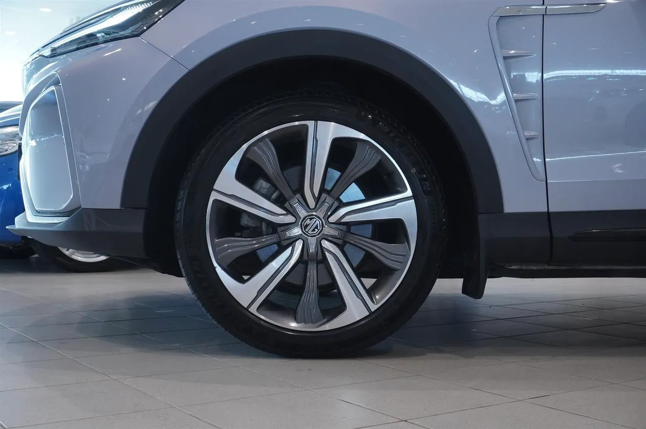 Vehicle image 10