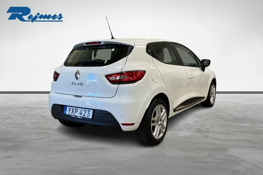 Vehicle image 16