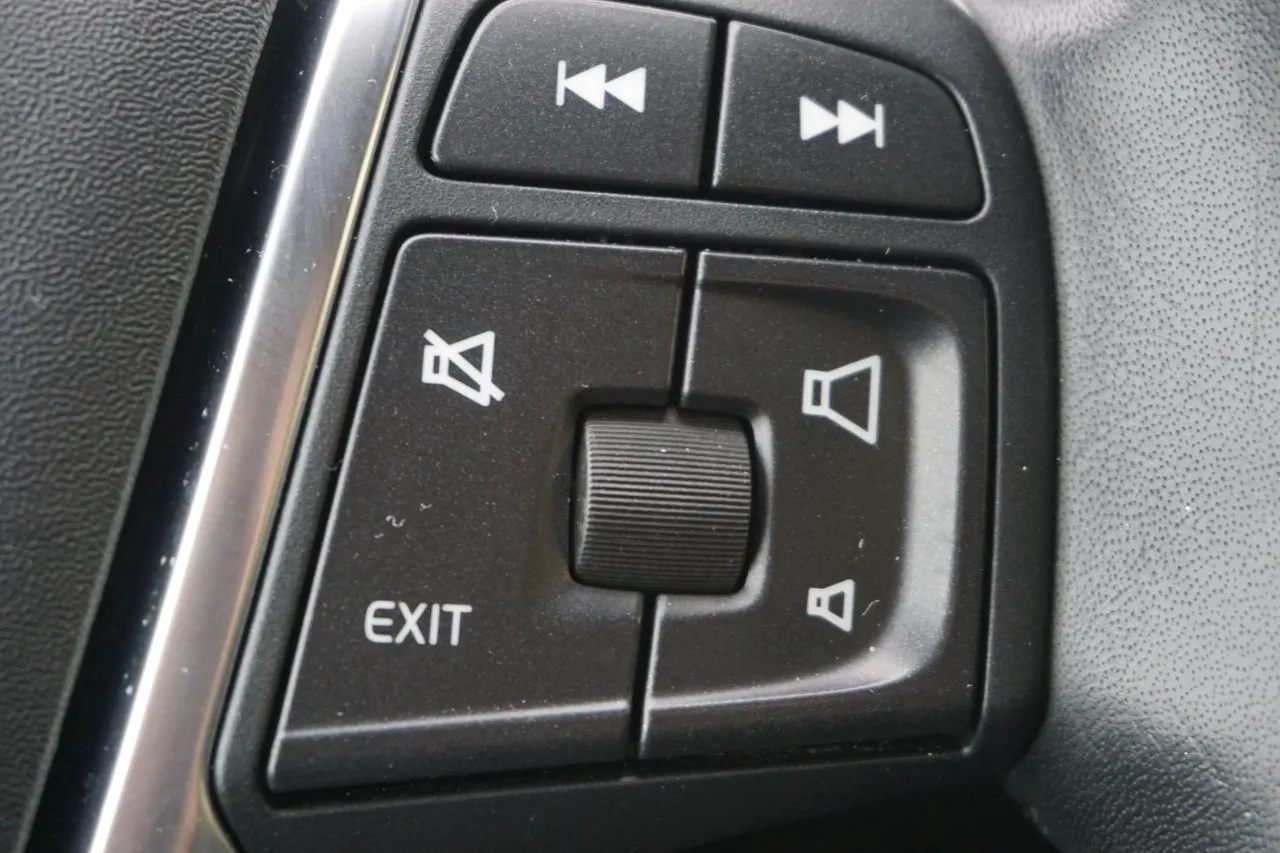 Vehicle image 28