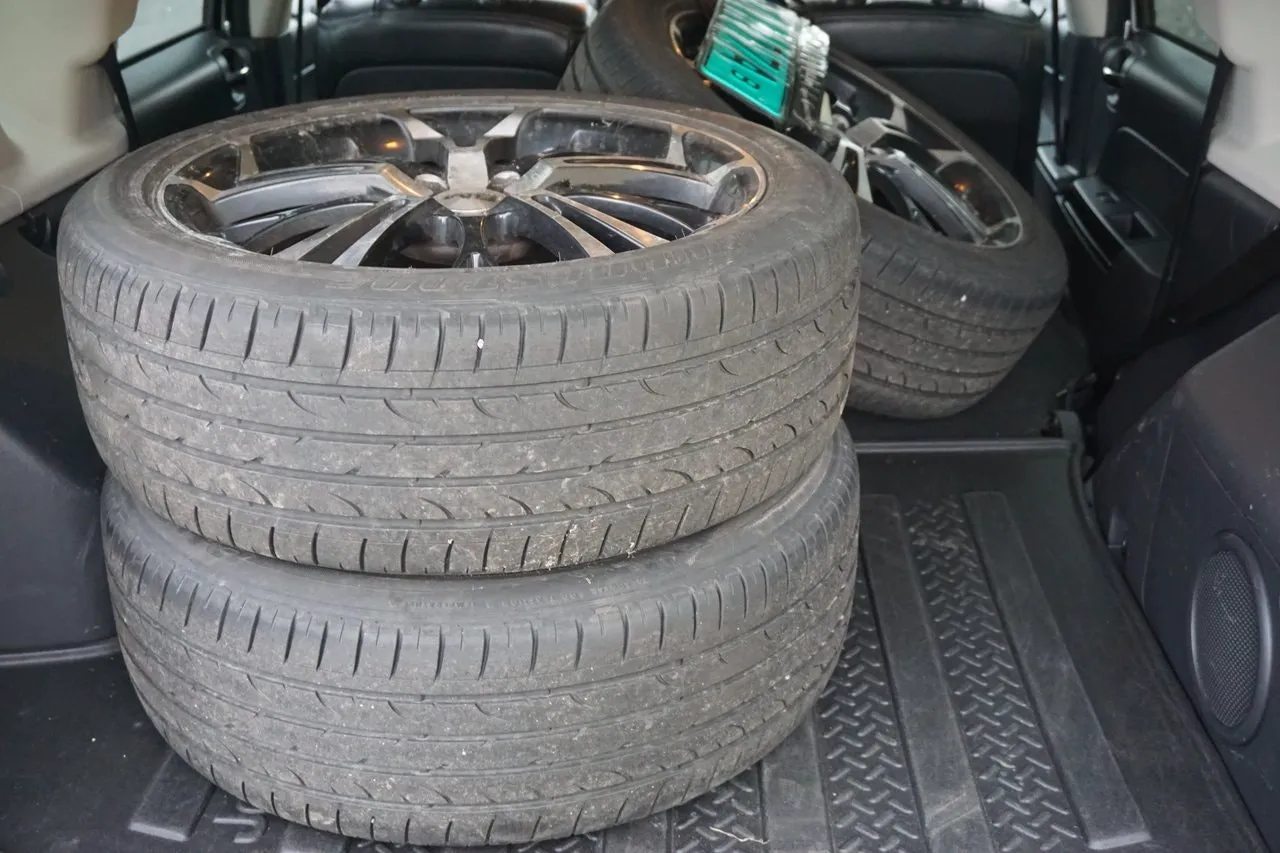 Vehicle image 9