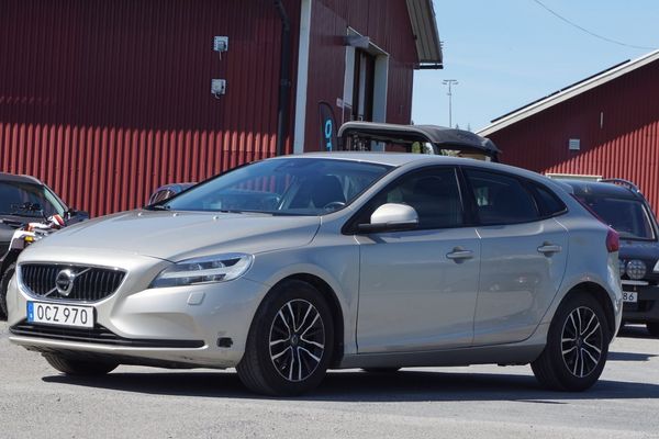 Volvo V40 D2 Momentum /sov-hjul/Dragkrok/Motorvärmare Euro 6 - 2017