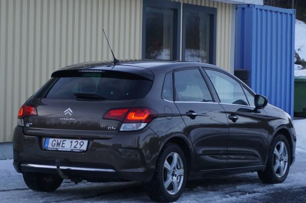 Vehicle image 14