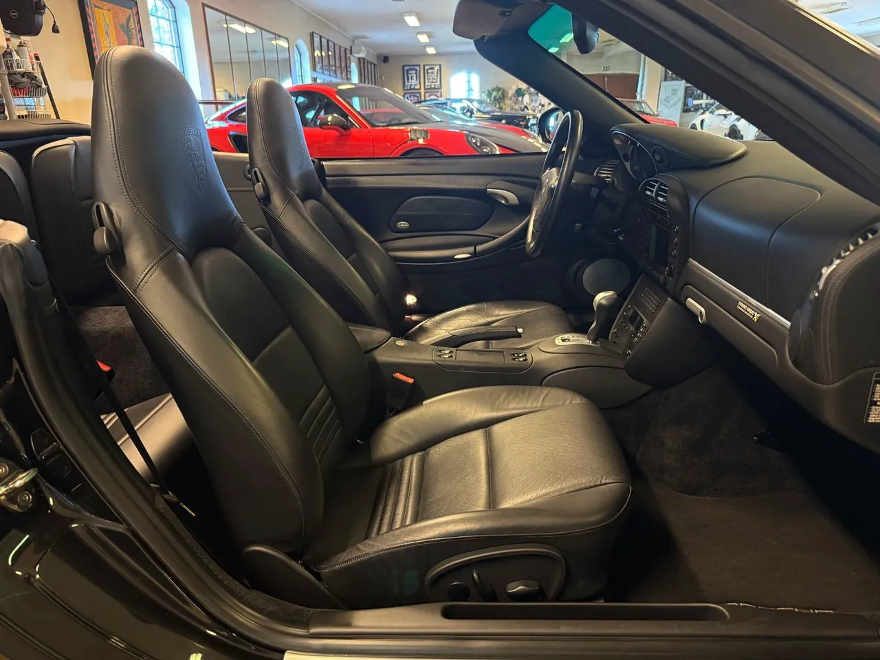 Vehicle image 17