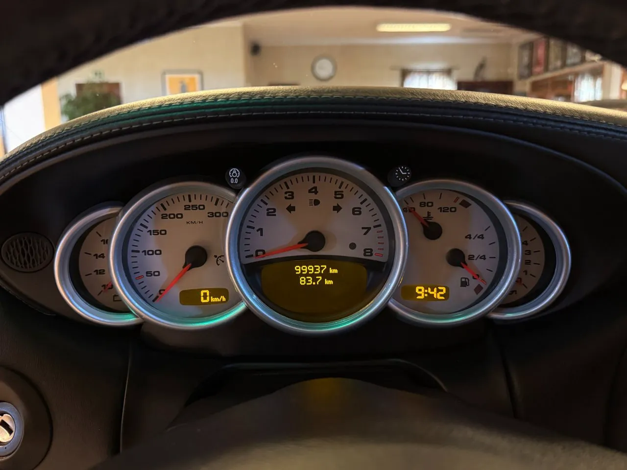 Vehicle image 32