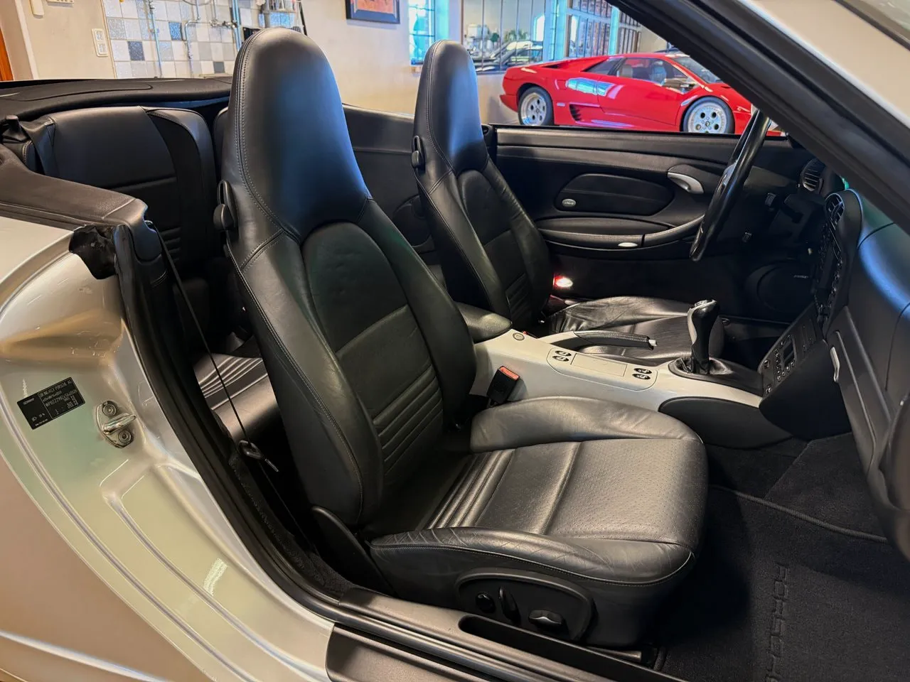 Vehicle image 16