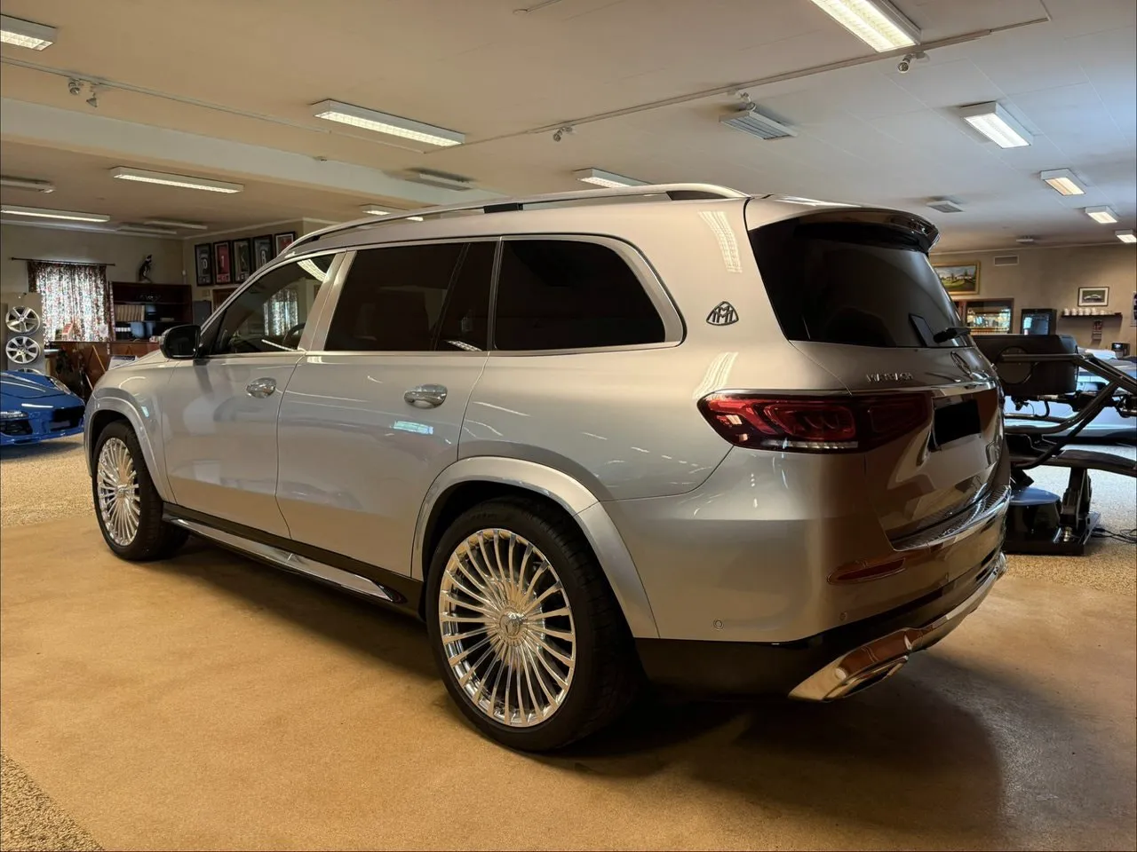 Vehicle image 4