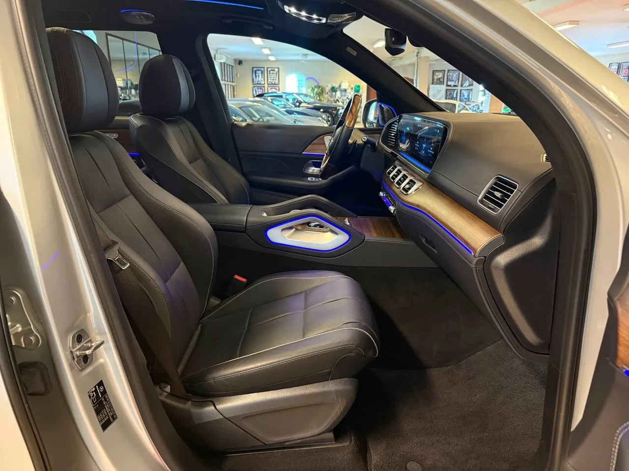 Vehicle image 18