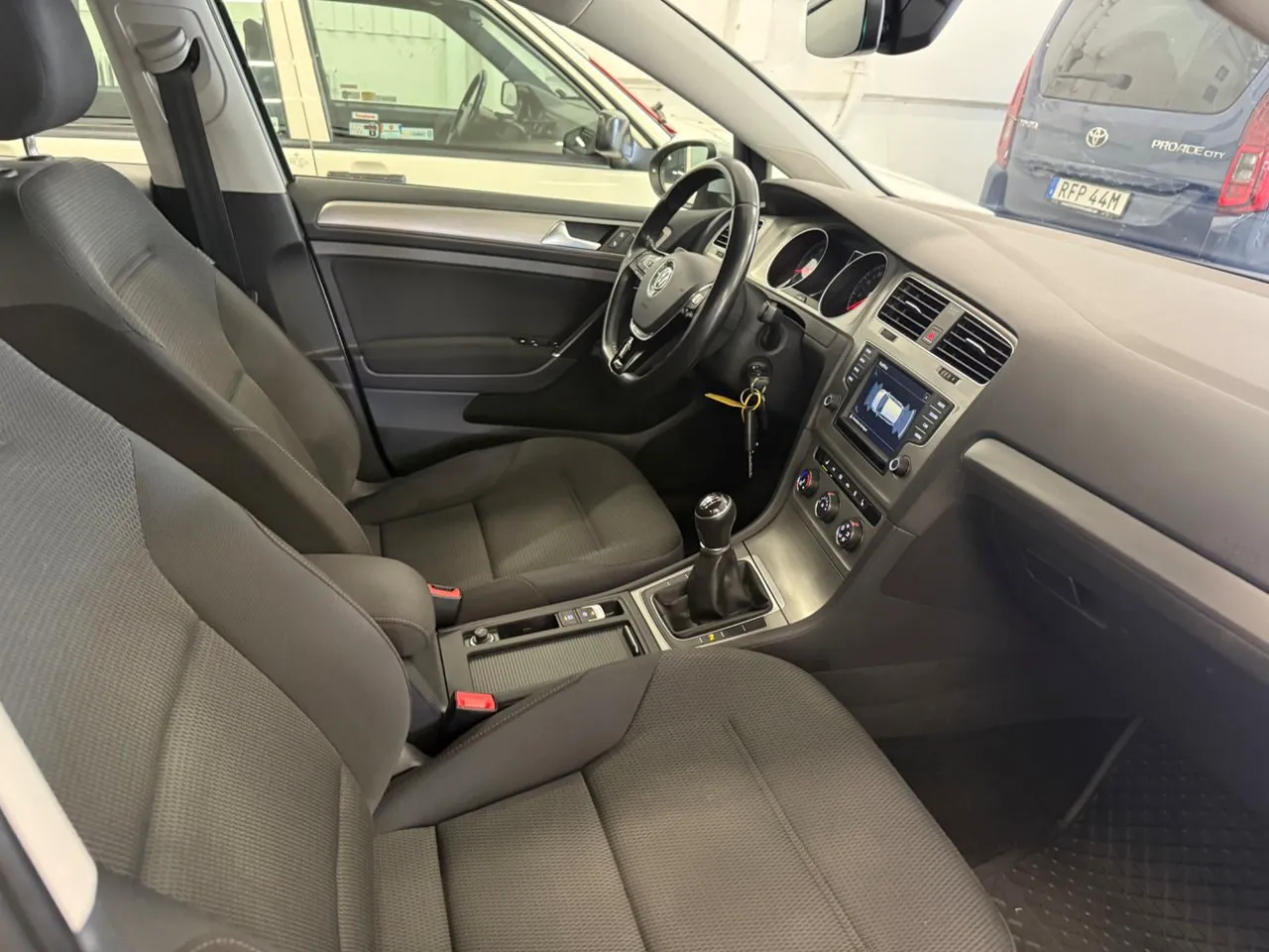 Vehicle image 16