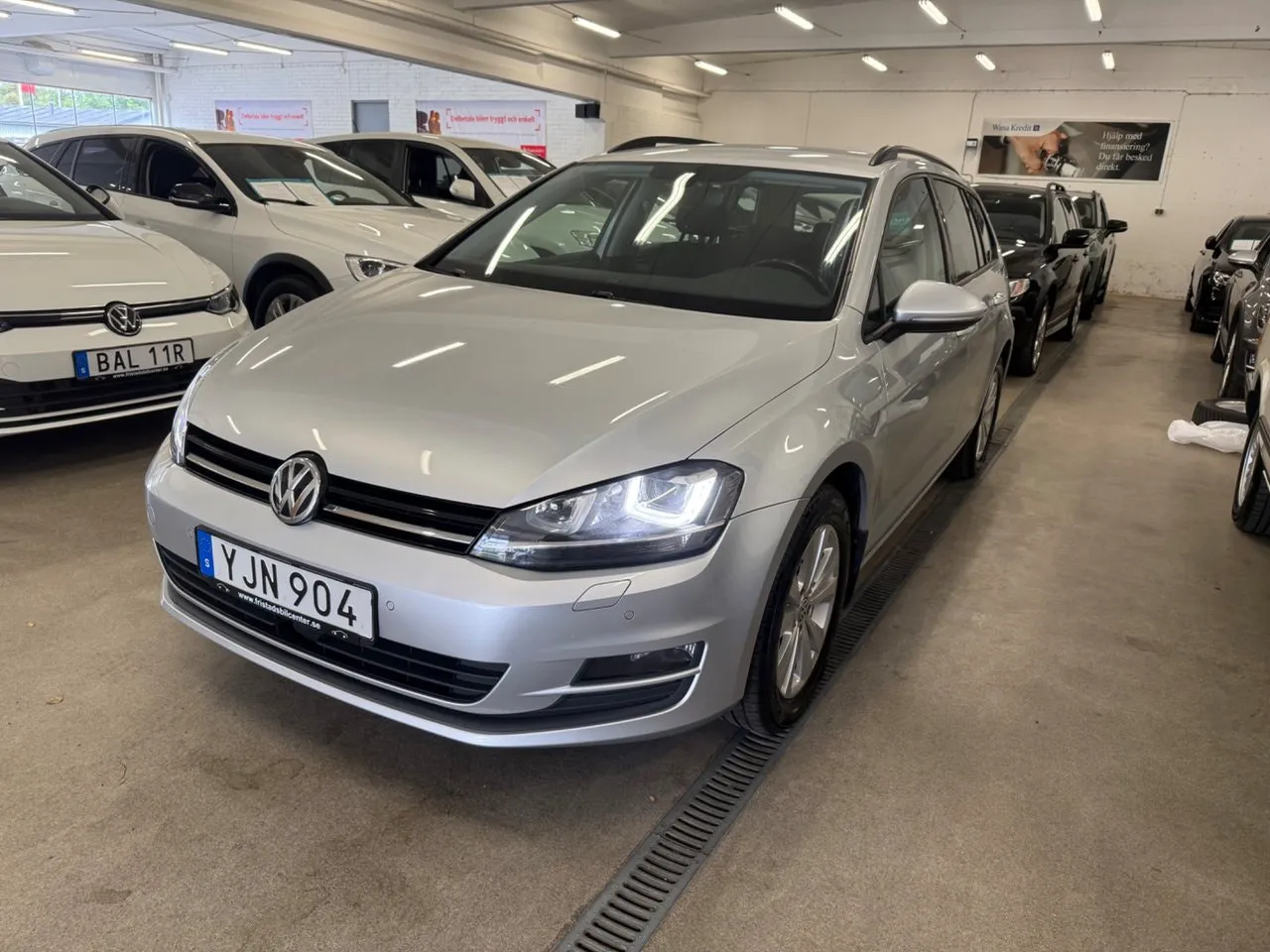 Vehicle image 13