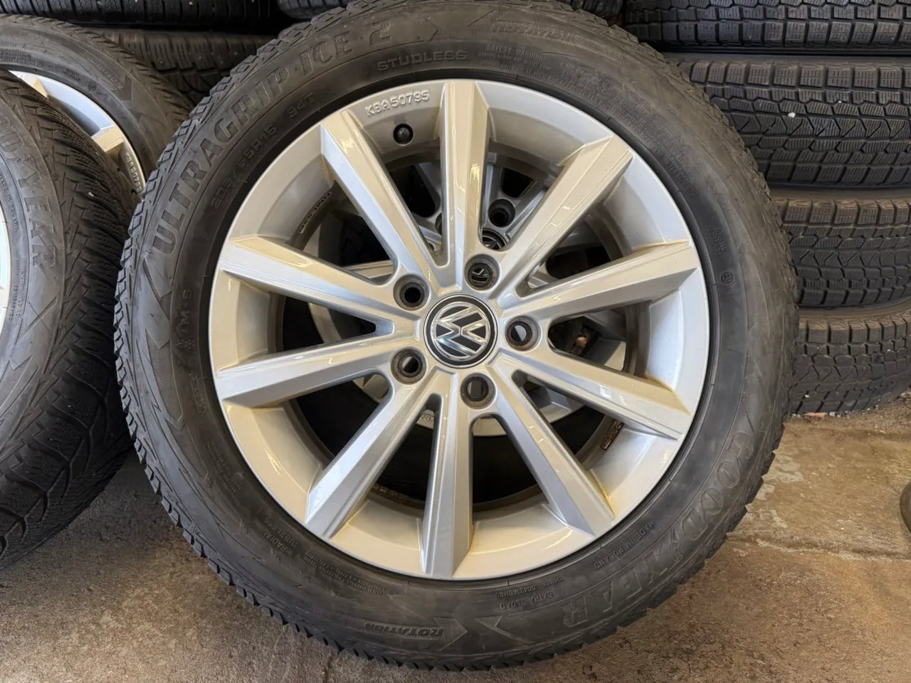 Vehicle image 11