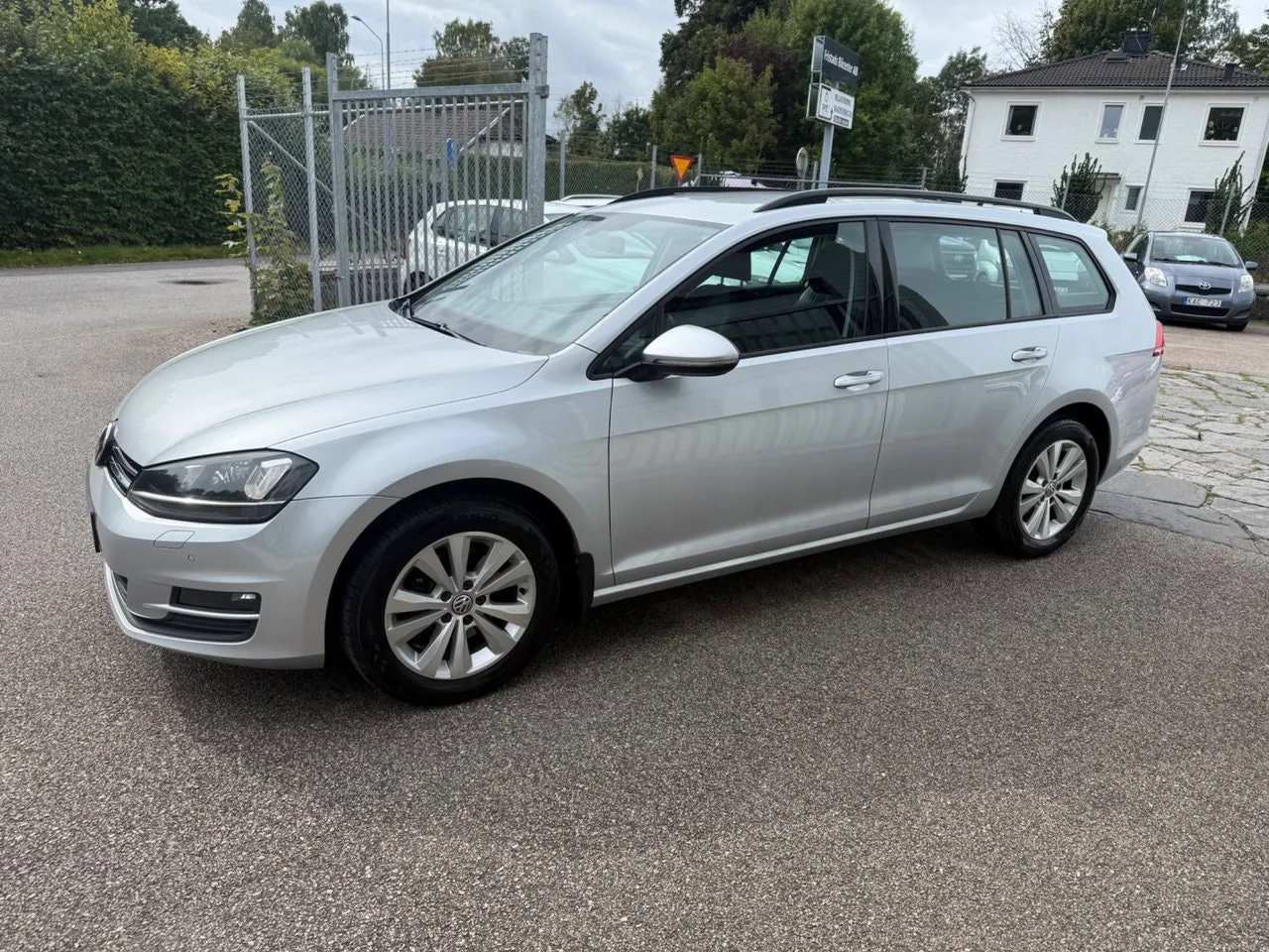 Vehicle image 8