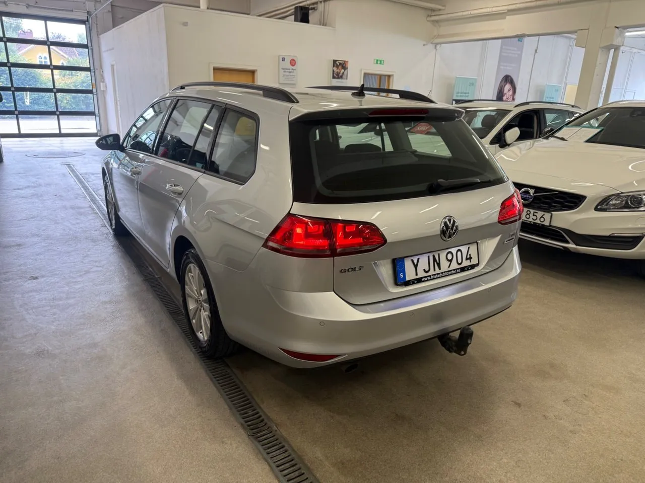 Vehicle image 15