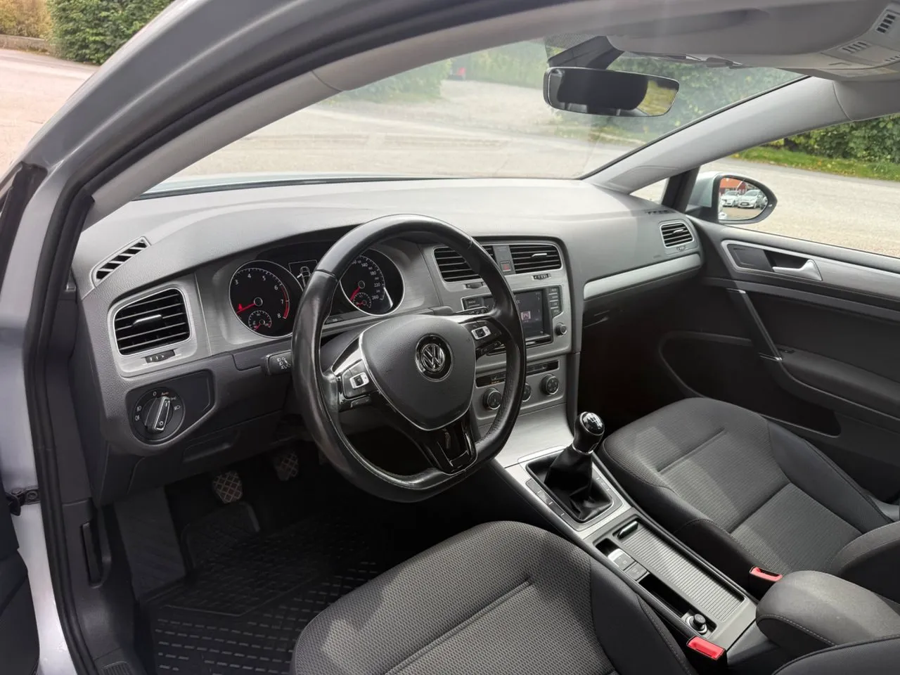Vehicle image 7
