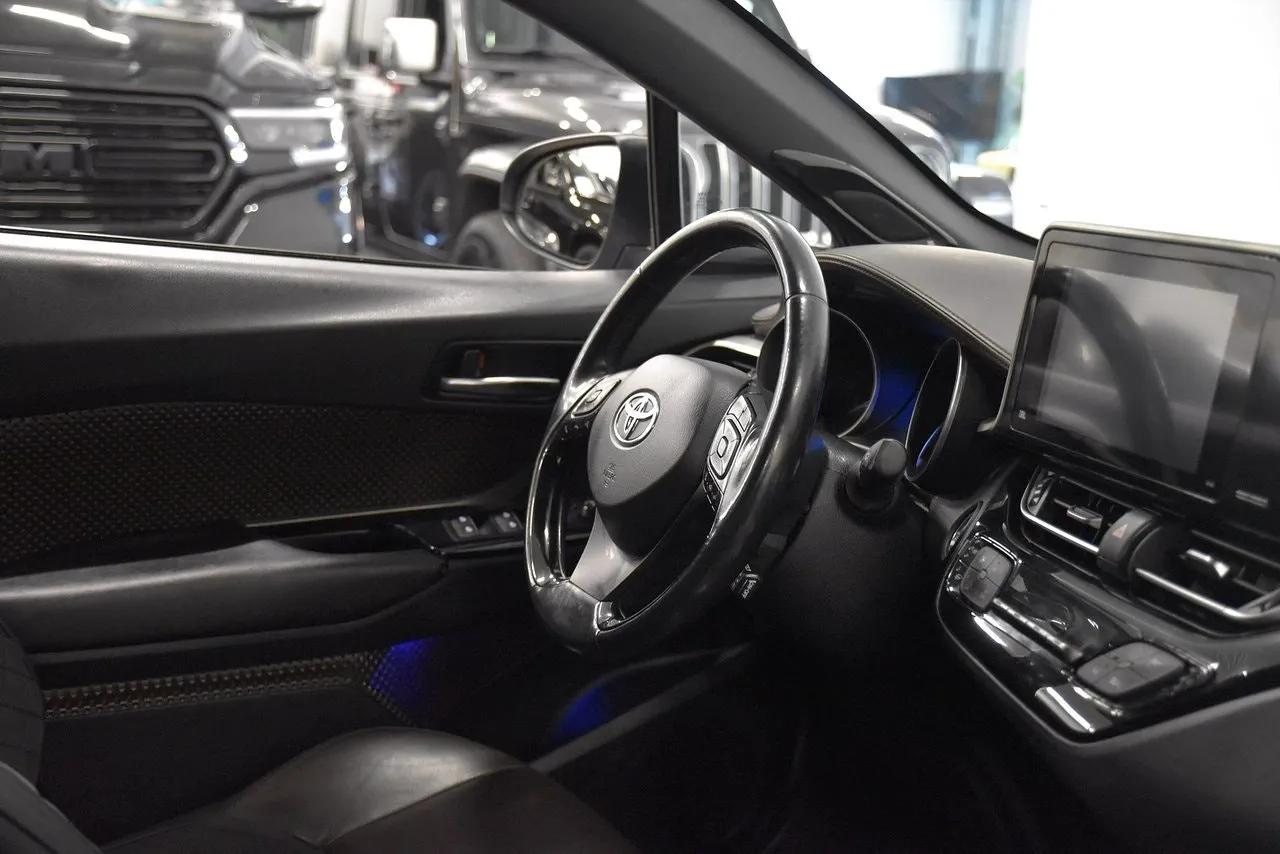 Vehicle image 7