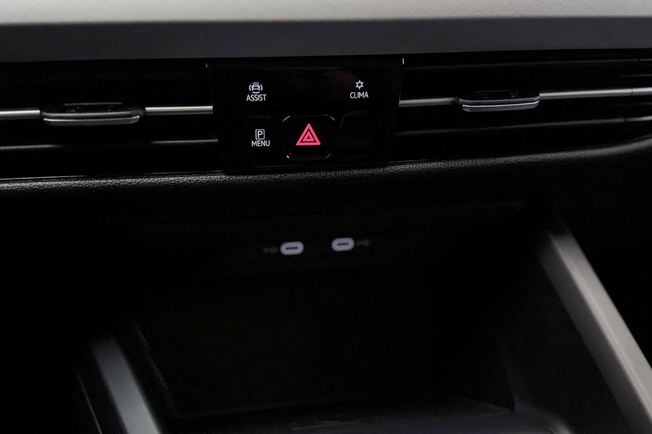 Vehicle image 27