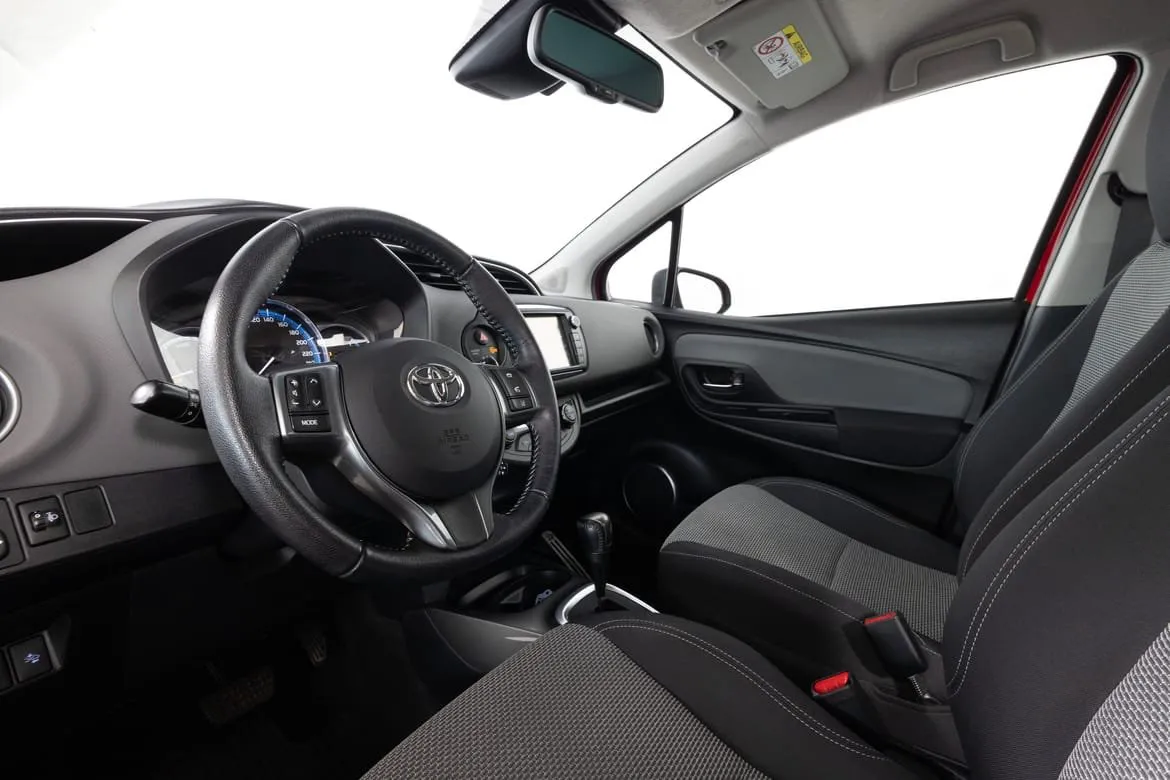Vehicle image 15