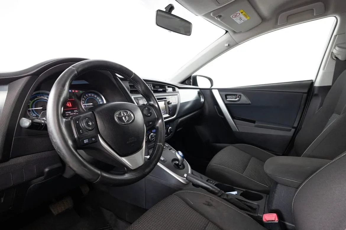 Vehicle image 15