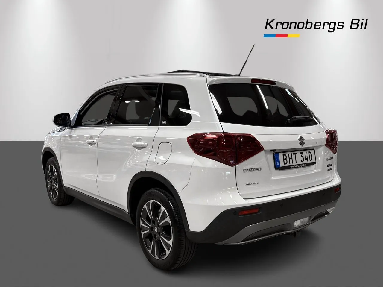 Vehicle image 5