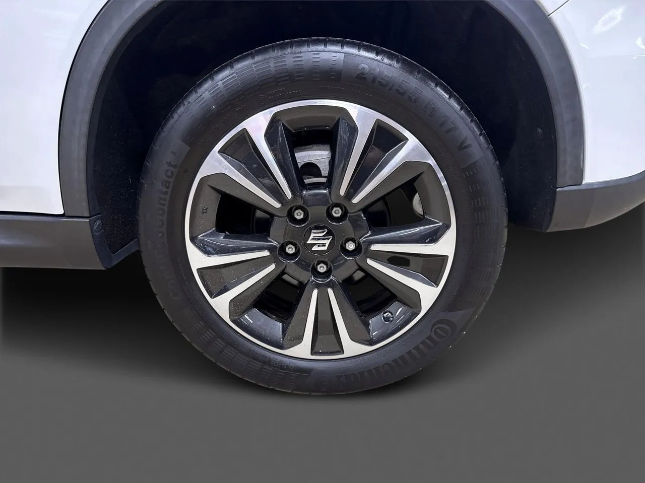 Vehicle image 15