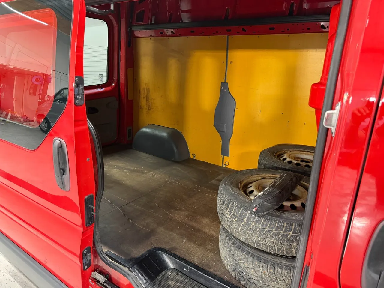 Vehicle image 13