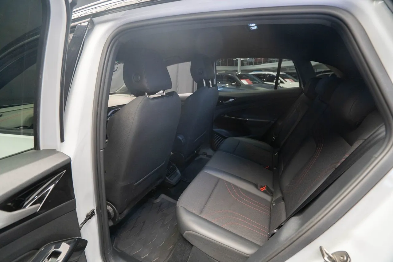 Vehicle image 18