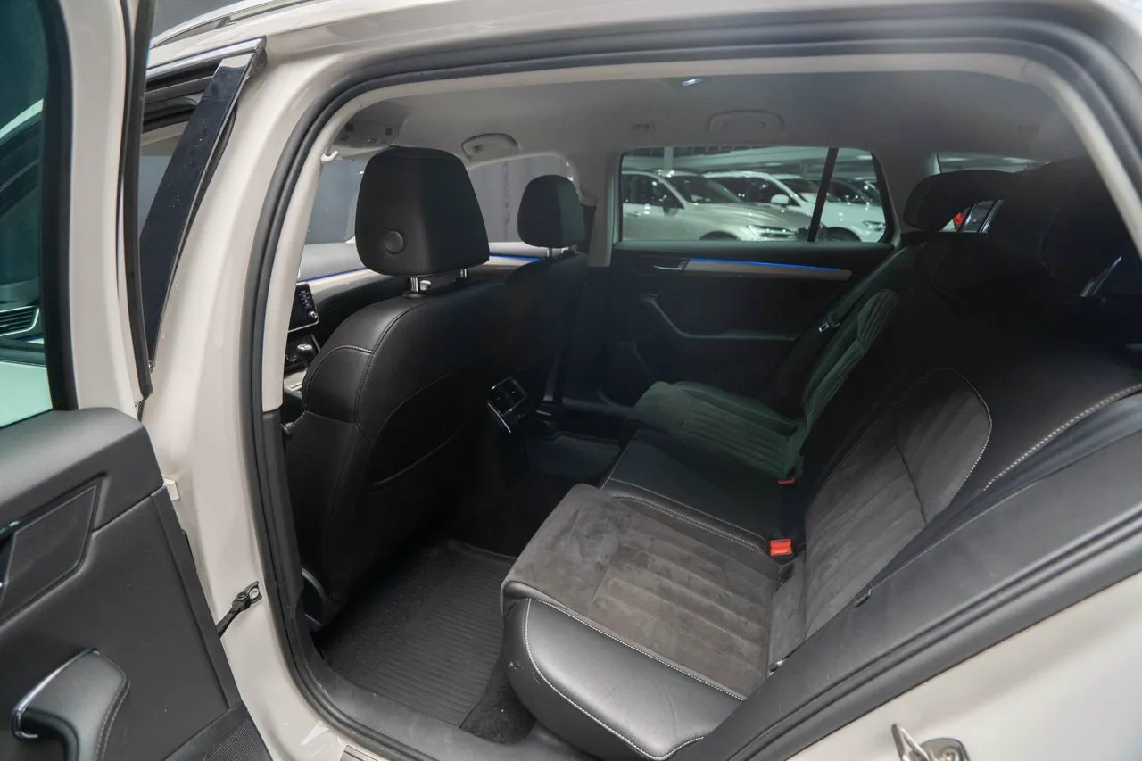 Vehicle image 18