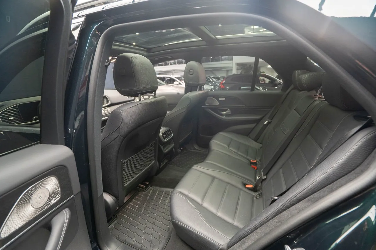 Vehicle image 18