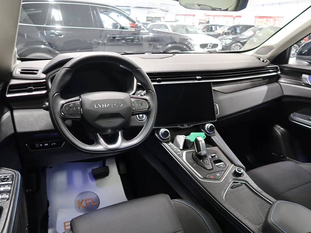 Vehicle image 16
