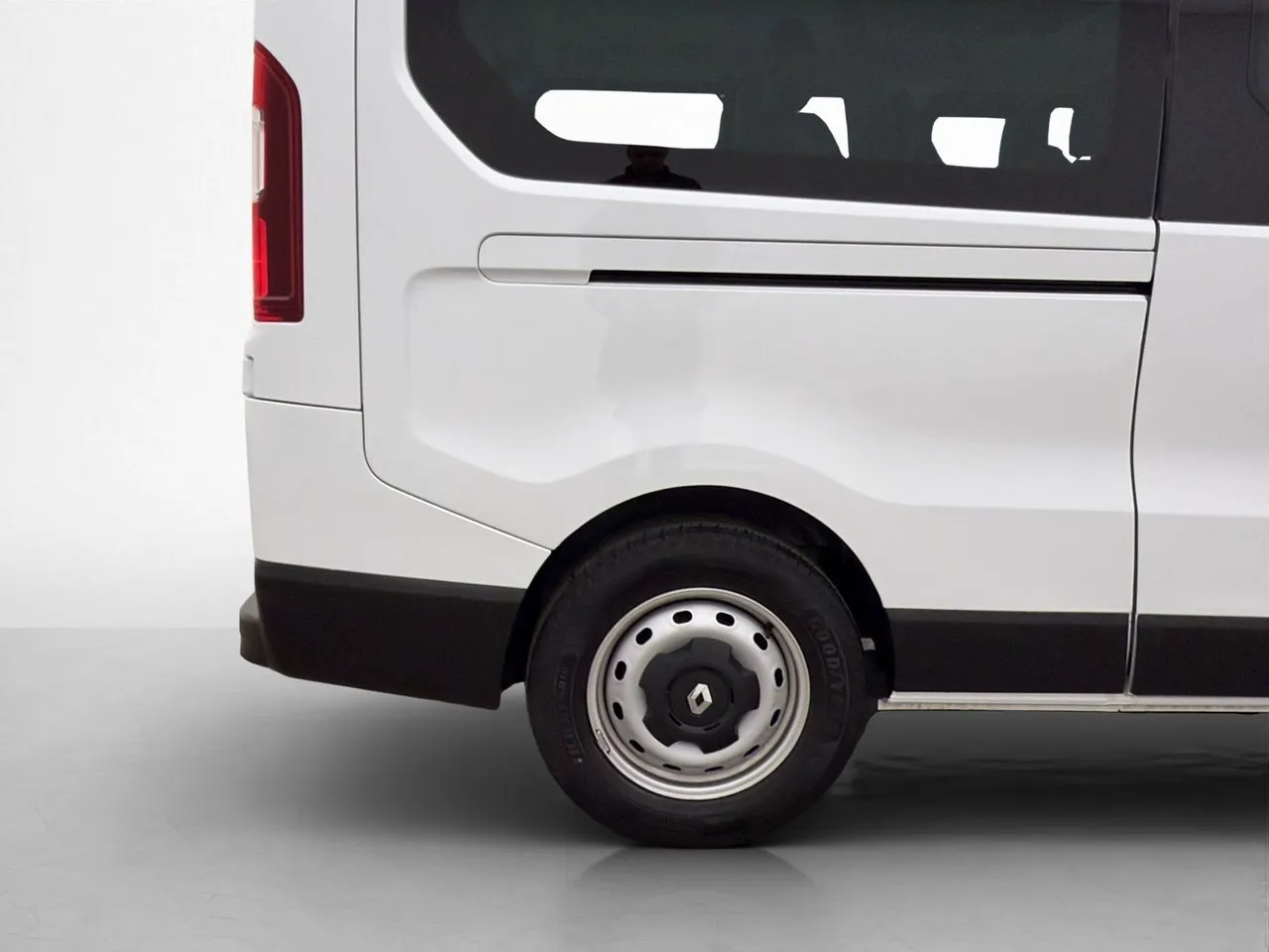 Vehicle image 32