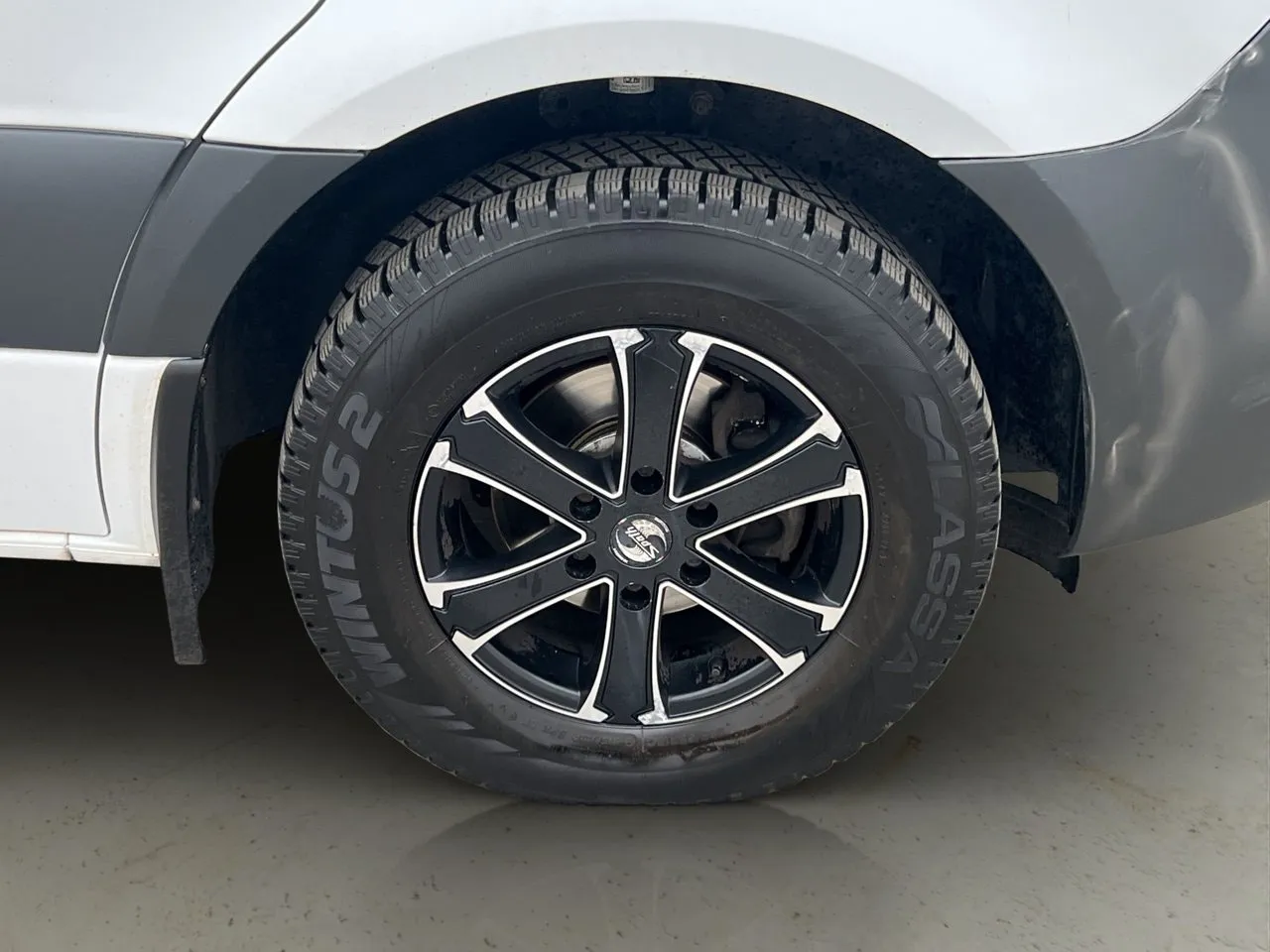 Vehicle image 30
